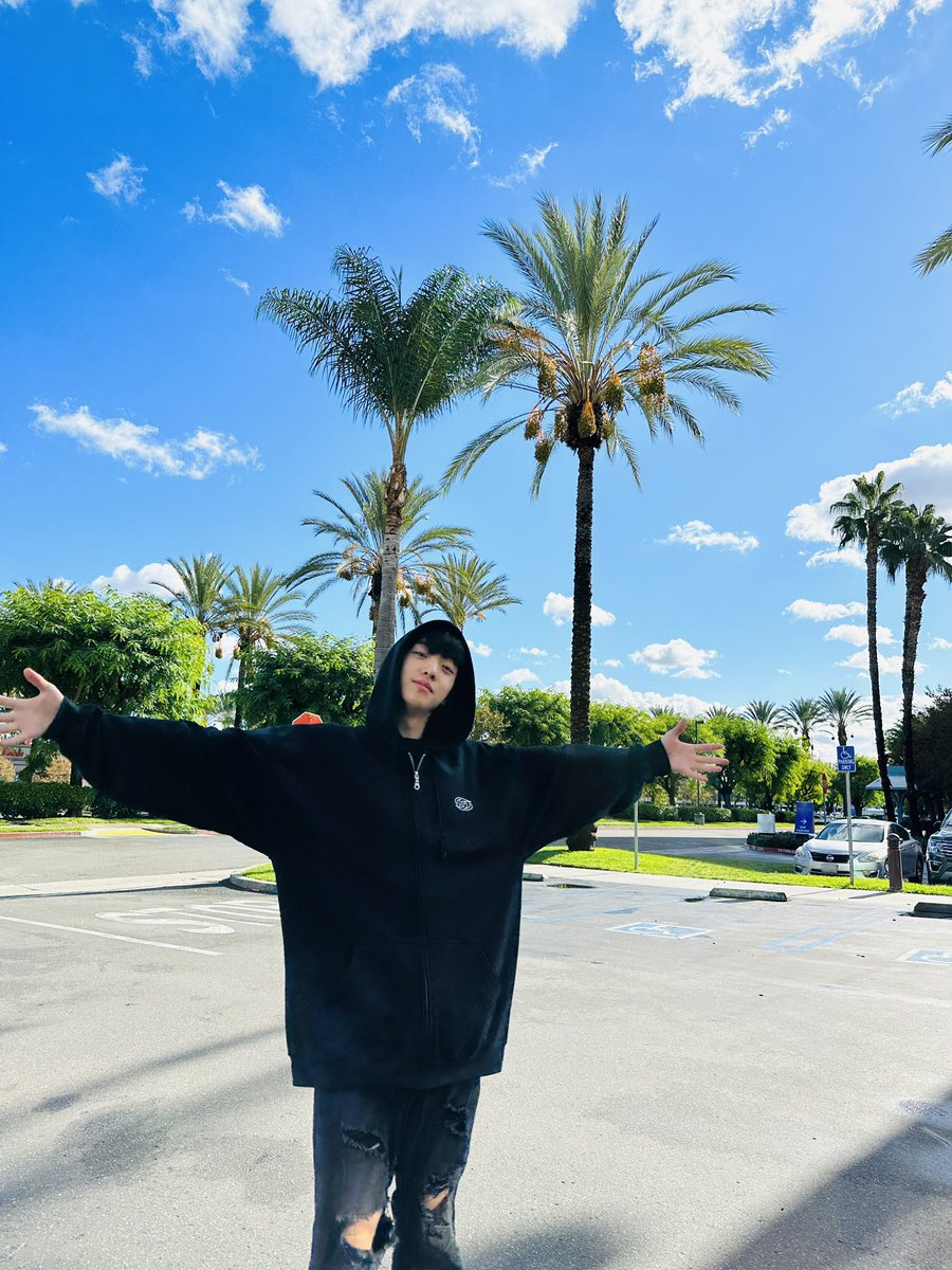 YujunFrance's tweet photo. ﮩ٨ـTWITTERﮩﮩ٨ـ⠀12.04.2023 

Ils ont récemment publié du contenu dans les coulisses de la tournée américaine sur Wassak *rire* 
Alors j'ai préparé ça😎 Je veux retourner aux États-Unis🔥🤩💛

#xikers #싸이커스 #YUJUN #유준 @xikers_official https://t.co/RJHoBnw3w8