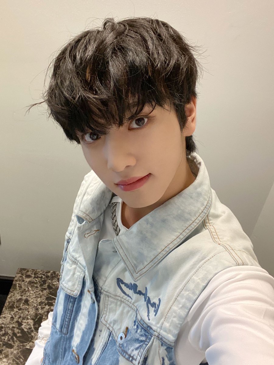YujunFrance's tweet photo. ﮩ٨ـTWITTERﮩﮩ٨ـ⠀12.04.2023 

Ils ont récemment publié du contenu dans les coulisses de la tournée américaine sur Wassak *rire* 
Alors j'ai préparé ça😎 Je veux retourner aux États-Unis🔥🤩💛

#xikers #싸이커스 #YUJUN #유준 @xikers_official https://t.co/RJHoBnw3w8