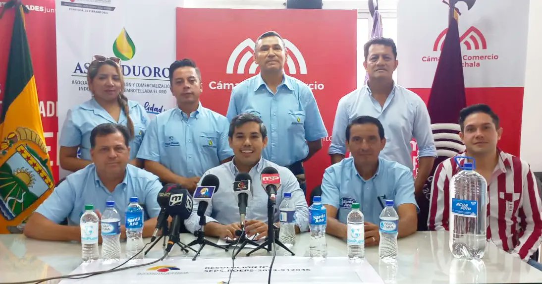 CamCMachala's tweet photo. Rueda de prensa por parte de la primera Asociación de producción y comercializaron de agua embotellada de El Oro, ASOINDUORO.
Más Oportunidades juntos 🤝🏻👥🧑🏻💻
#CCMachala #SociosCCMachala #Emprendedores #Comerciantes #Empresarios #MásOportunidadesJuntos #Machala #ElOro #Ecuador https://t.co/Z7c8FNMEII