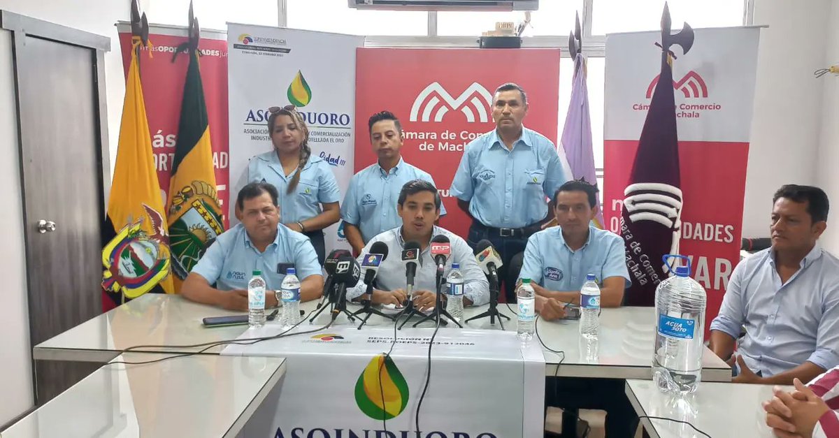 CamCMachala's tweet photo. Rueda de prensa por parte de la primera Asociación de producción y comercializaron de agua embotellada de El Oro, ASOINDUORO.
Más Oportunidades juntos 🤝🏻👥🧑🏻💻
#CCMachala #SociosCCMachala #Emprendedores #Comerciantes #Empresarios #MásOportunidadesJuntos #Machala #ElOro #Ecuador https://t.co/Z7c8FNMEII