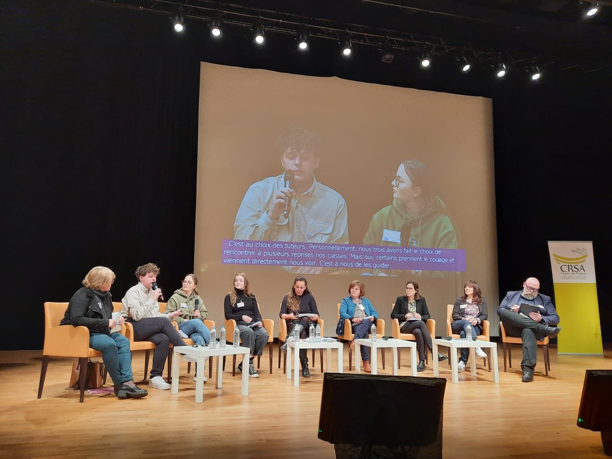 AcAmiens's tweet photo. Dans le cadre de la 7e journée régionale des droits des usagers de la santé, Camille, Alex et Eulalie, élèves du lycée Luzarches, ont présenté leur rôle de tuteur auprès des élèves de 2nd  🩺 https://t.co/yNawkTIane