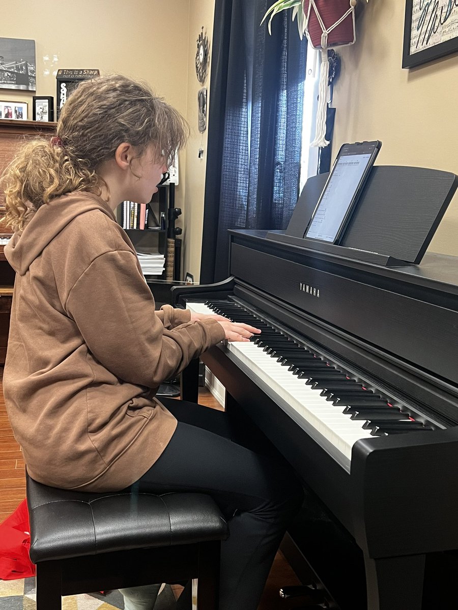 TriToneMusic's tweet photo. Anna is working on her song for June recital! She will accompany herself for the first time and play an RCM piece
#TriToneMusicStudios #TriToneMusicStudiosOrangeville  #MusicLessons #Singer #SingingLessons #VocalLessons #MyRCM #VoiceLessons #Piano #PianoLessons #PianoTeacher https://t.co/s3HqYSkGbf