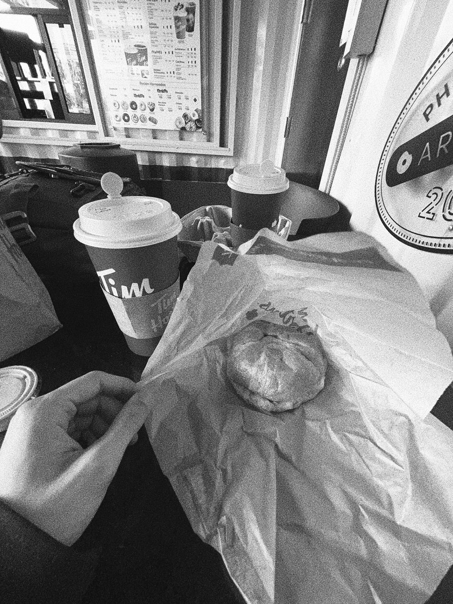 sammyrobledomx's tweet photo. Querétaro se resumió en Viajes extensos + Concierto + Tim Hortons 📸📲

Ya pronto les subiré un Photo Dump de lo que fue el campamento y el servicio en @tymqro 📷

#photography #photooftheday #aesthetic #model #new #music #love #food #trending https://t.co/dFURj5G1wY