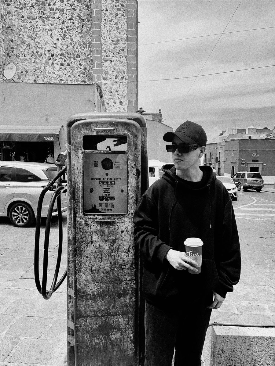 sammyrobledomx's tweet photo. Querétaro se resumió en Viajes extensos + Concierto + Tim Hortons 📸📲

Ya pronto les subiré un Photo Dump de lo que fue el campamento y el servicio en @tymqro 📷

#photography #photooftheday #aesthetic #model #new #music #love #food #trending https://t.co/dFURj5G1wY