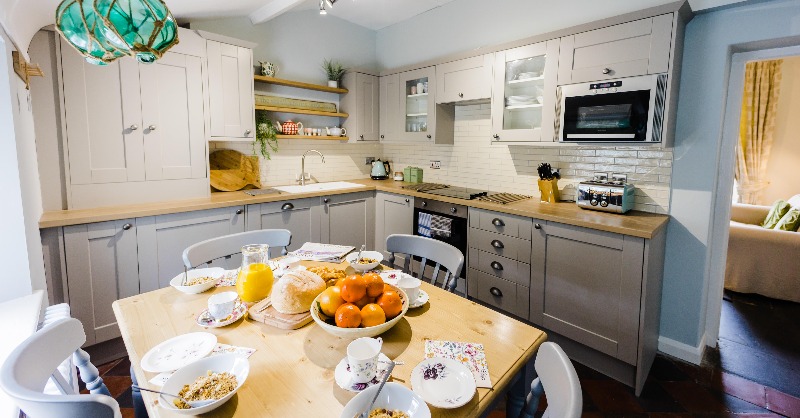 ManorbierCastle's tweet photo. Here’s a new look inside May #Cottage in the village of #Manorbier. 🏡

If you’re wanting a quiet few days away in this beautiful seaside location, get in touch! 🙂

#castle #pembrokeshire #tourism #holiday #staycation https://t.co/lXDBQgXIyU