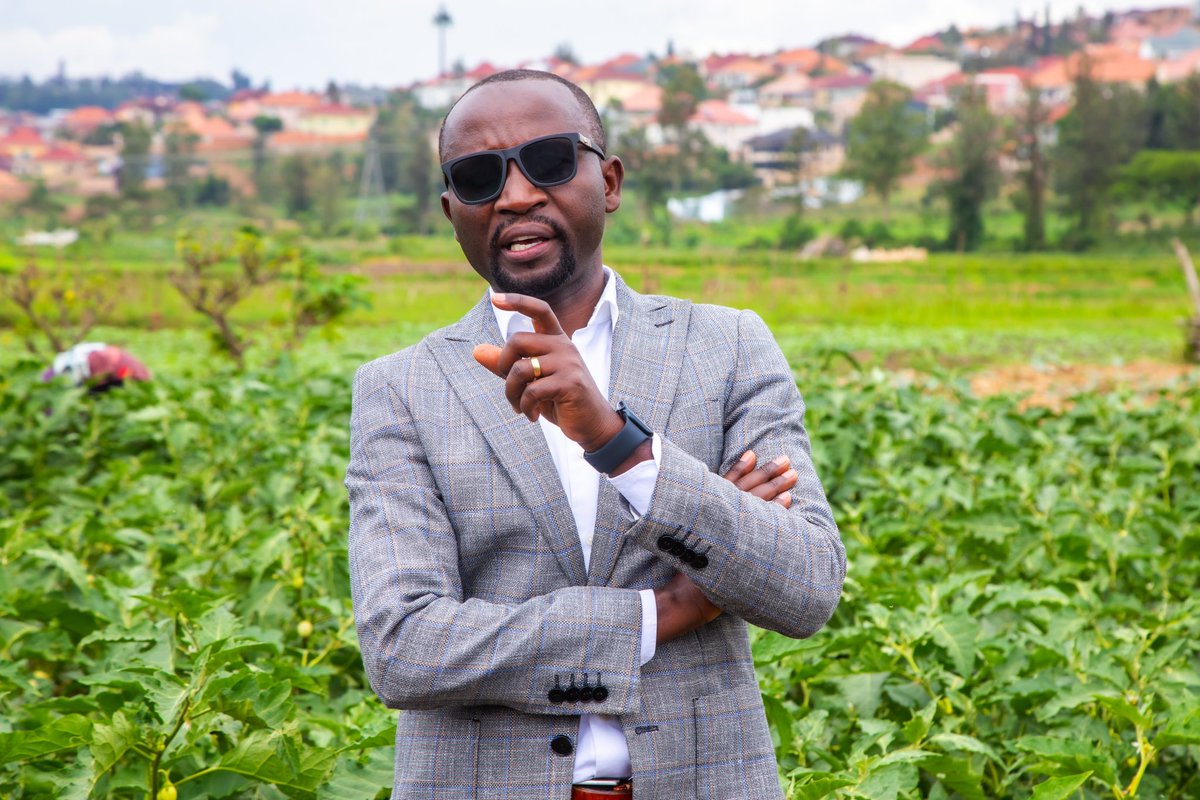 RwandaAgri's tweet photo. Uyu munsi Minisitiri @Ilde_Musafiri yasuye Koperative y’abahinzi yitwa KOABIGA ifite abanyamuryango 580. Iyi koperative ikorera  mu bishanga bya  Mbonwa, Urugarama, Kami, Utexirwa na Giheka muri Kigali. Yabasabye gukora ubuhinzi bw’umwuga no kwitabira ubwishingizi bw’ibihingwa. https://t.co/xYZ5xyMoxI