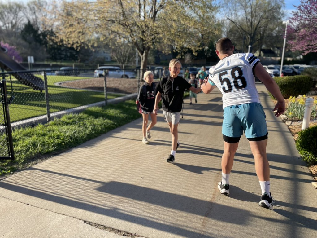 DerrickRider's tweet photo. Appreciate @SME_Football sending players to @SMSD_Corinth to greet students this morning and nice to have my son, @_BrockRider, come back to his former school and take part! https://t.co/sRgU6QvLIX