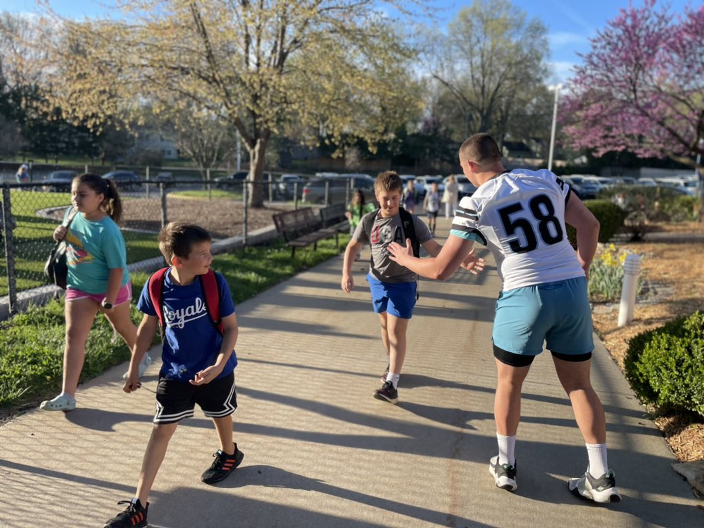 DerrickRider's tweet photo. Appreciate @SME_Football sending players to @SMSD_Corinth to greet students this morning and nice to have my son, @_BrockRider, come back to his former school and take part! https://t.co/sRgU6QvLIX