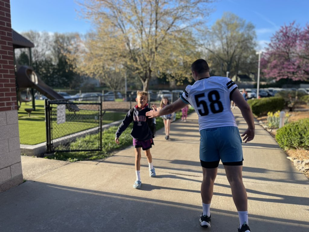 DerrickRider's tweet photo. Appreciate @SME_Football sending players to @SMSD_Corinth to greet students this morning and nice to have my son, @_BrockRider, come back to his former school and take part! https://t.co/sRgU6QvLIX