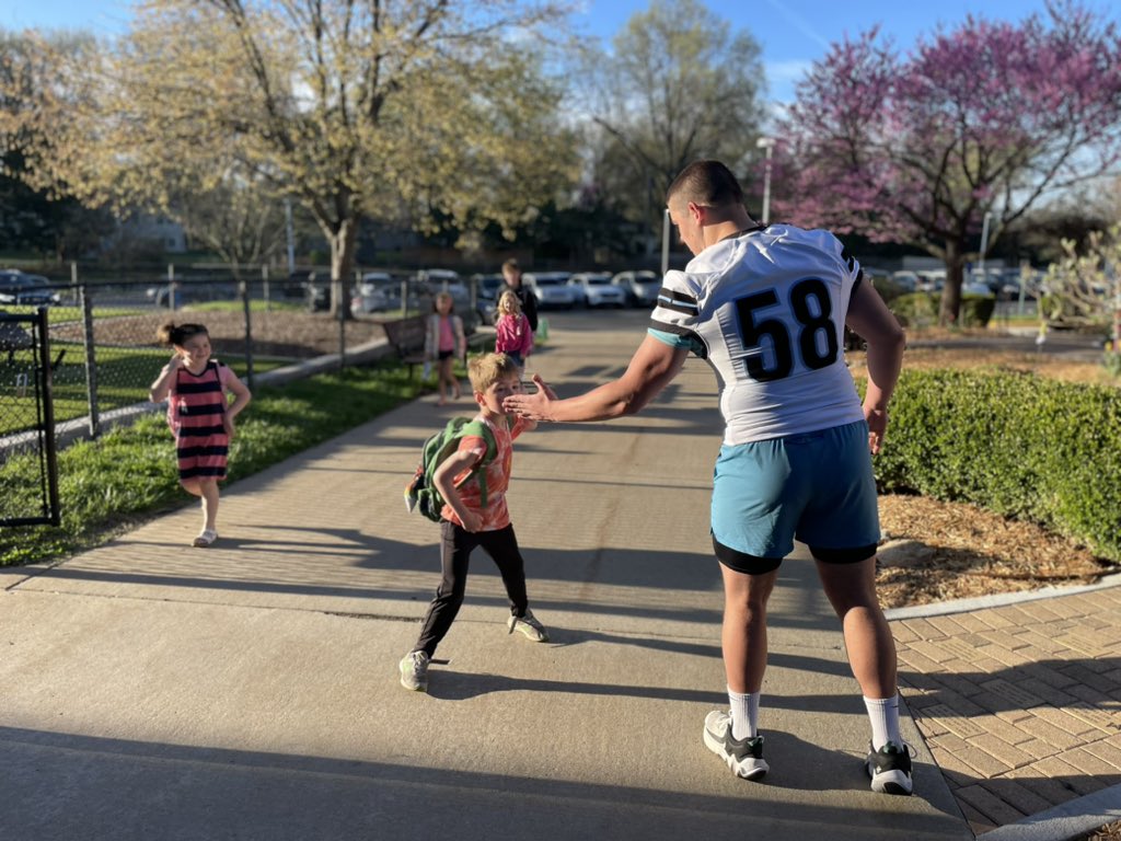 DerrickRider's tweet photo. Appreciate @SME_Football sending players to @SMSD_Corinth to greet students this morning and nice to have my son, @_BrockRider, come back to his former school and take part! https://t.co/sRgU6QvLIX