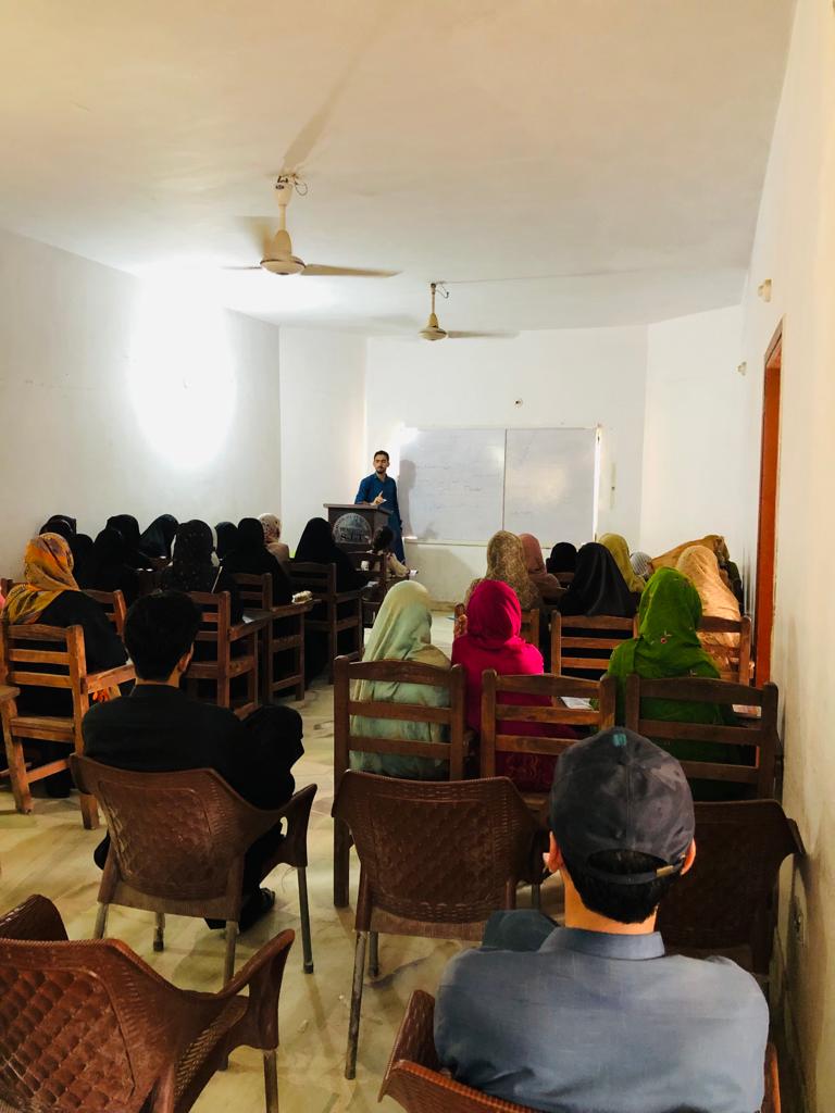 SIT_language's tweet photo. SIT Readers' Club held a book review session on Saturday, April 8th. The session's presenter was Irfan Baloch, a staff member at SIT Hub. He gave his excellent review of the 1984 book by George Orwell. With its Readers' Club, SIT aims to promote reading and writing culture. https://t.co/RsOwviogfc