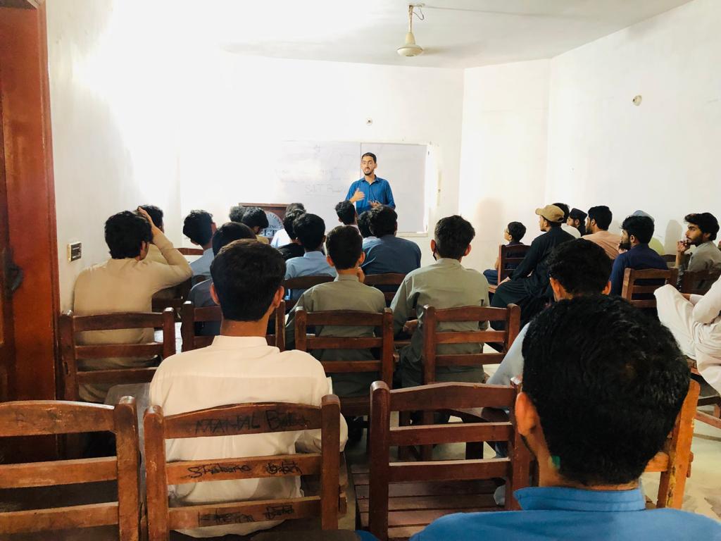 SIT_language's tweet photo. SIT Readers' Club held a book review session on Saturday, April 8th. The session's presenter was Irfan Baloch, a staff member at SIT Hub. He gave his excellent review of the 1984 book by George Orwell. With its Readers' Club, SIT aims to promote reading and writing culture. https://t.co/RsOwviogfc