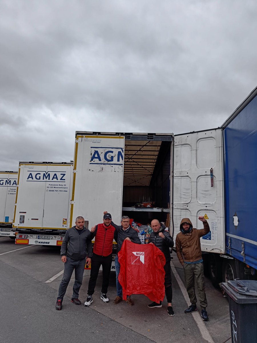 FaireMobilitaet's tweet image. Zusammenhalt in  #Gräfenhausen auch heute ungebrochen. Das gilt auch für den  Besucherstrom aus Gewerkschaften, Landes- und Bundespolitik und von  Pressevertreter*innen. Toll auch die vielen LKWs, die am Platz solidarisch grüßend vorbeifahren. 
@_verdi @dgb_news @SKoerzell