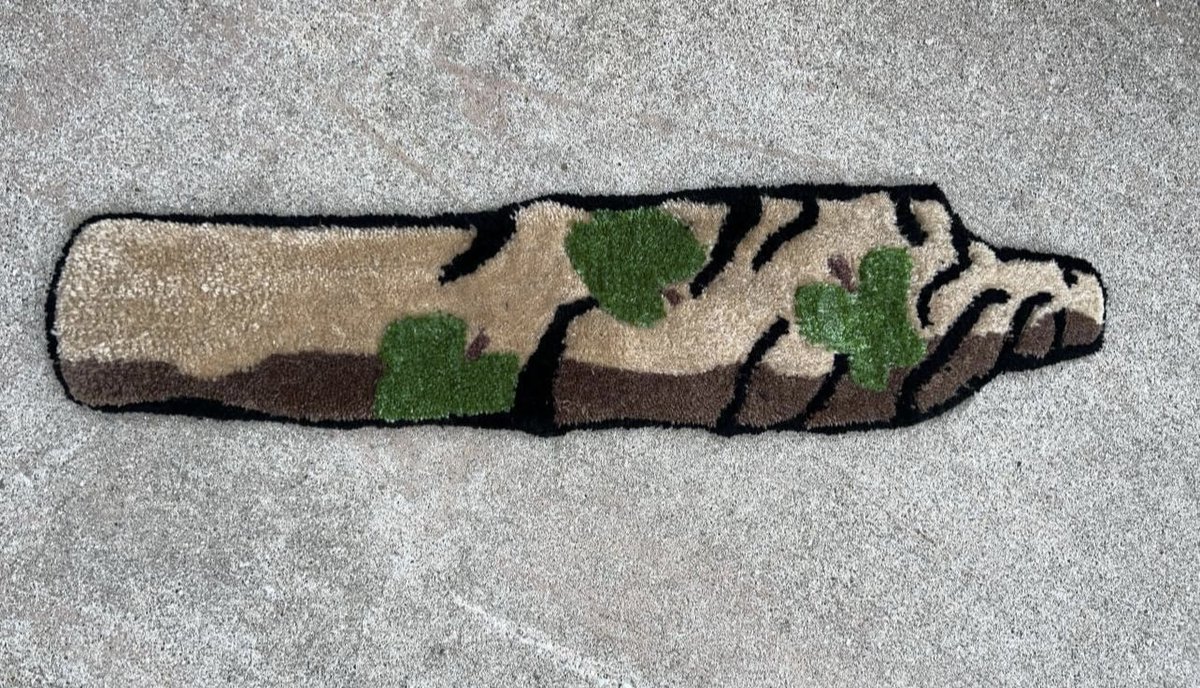 ManifestDream10's tweet image. 420’s comin so here’s an apple j rug  from my drop last year 🍏🔥

#artist #customrug
