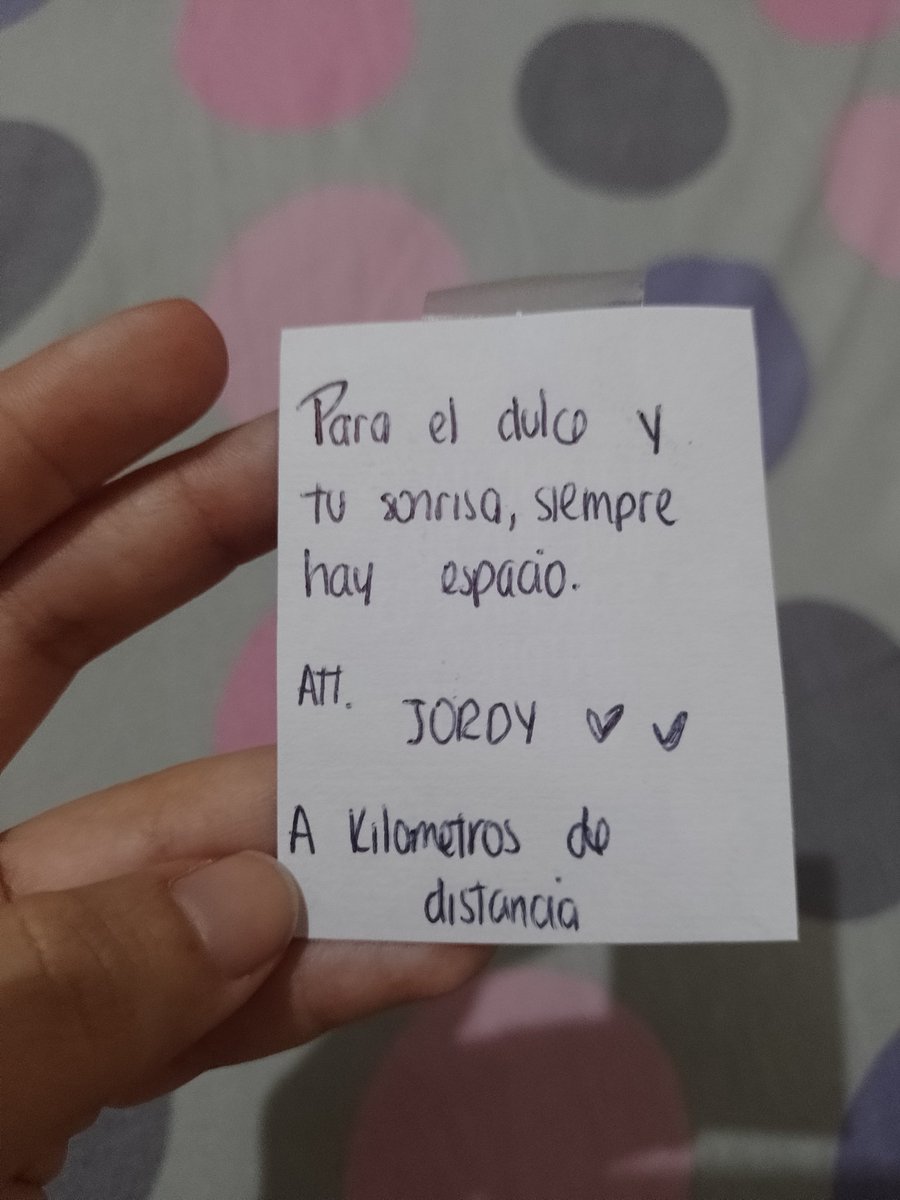 Krizpy96's tweet photo. Me quedaría corta describiendolo: dibujos, poemas, viajes, uf. La 2° foto: por la pandemia me quedé en confinamiento en Babahoyo con 1 amiga por 2 meses, cómo estaba triste @el_sukii me invitó a una cita por videollamada arregladitos, siempre preocupándose porque esté bien ❤️‍🩹 https://t.co/ZkGQiSEHwV