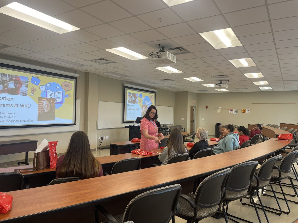 RedtpWku's tweet photo. Excellent day to have future teachers from @GwoodHS  ! Special thanks to @DrMargarella and students- Grace and Tara for speaking to the group! https://t.co/hXEBsNrW8m