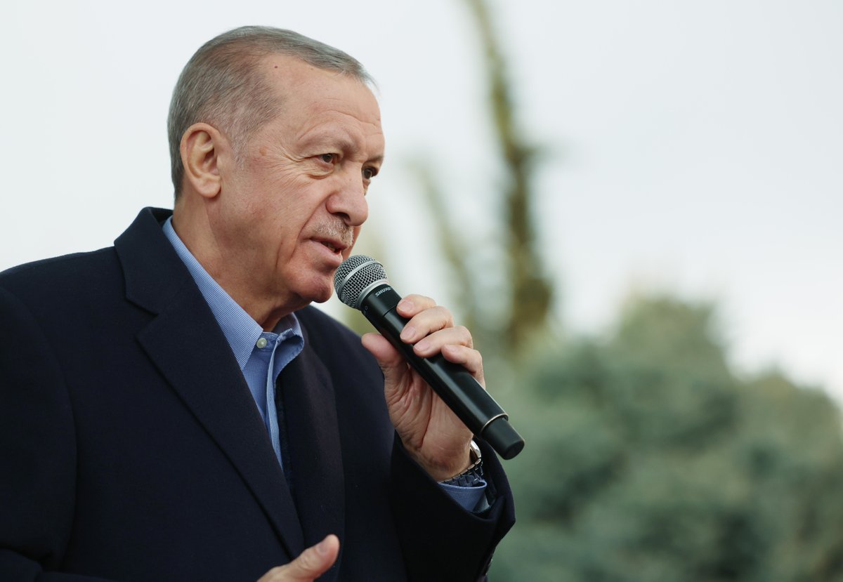 RTEdijital's tweet photo. Cumhurbaşkanımız @RTErdogan, Malatya Deprem Konutları Temel Atma ve 1.442 Konut, 250 Köy Evi ile 47 Dükkân Teslim Töreni'nde konuştu.

“İnşallah 14 Mayıs'ta da hep birlikte bu kutlu yürüyüşü devam ettireceğiz.” https://t.co/OKlv1z9dEy
