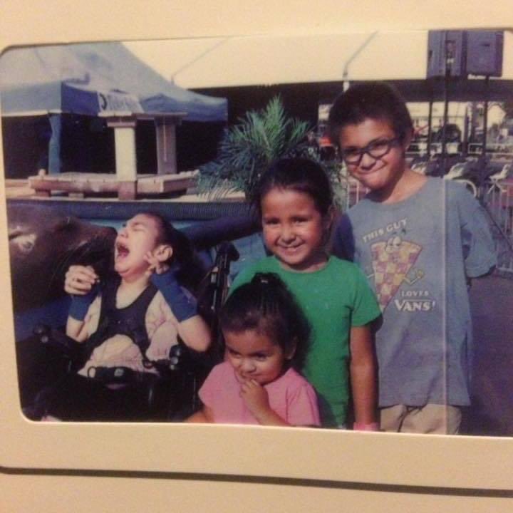 Tuc_520az's tweet image. She was NOT having it, a kiss from the sea lion 🤣🤣🤣💀💀💀 #pimacountyfair #familytime