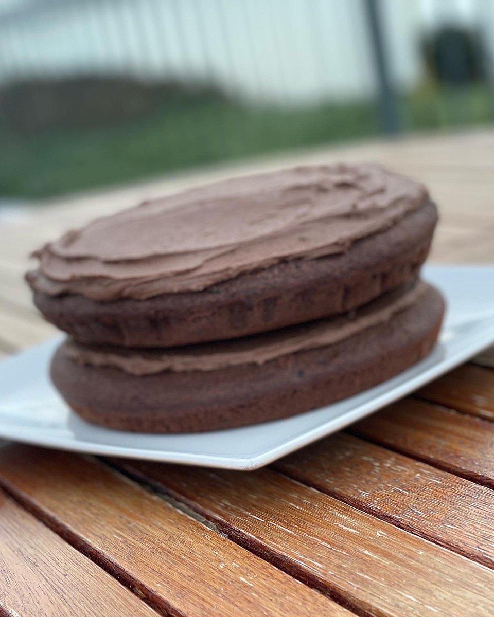 Blueberrys_cafe's tweet photo. Cakes for tomorrow are Lemon Chiffon, Boston Cream, St Clements and GF Chocolate Fudge
#blueberryscafe #cakesofinstagram #cake #iow #yummy #homemade #tasty #delicious #local #smallbusiness #cakeaway #cafewithaview #lemon #boston #chocolate #ganache https://t.co/abM5medFB1