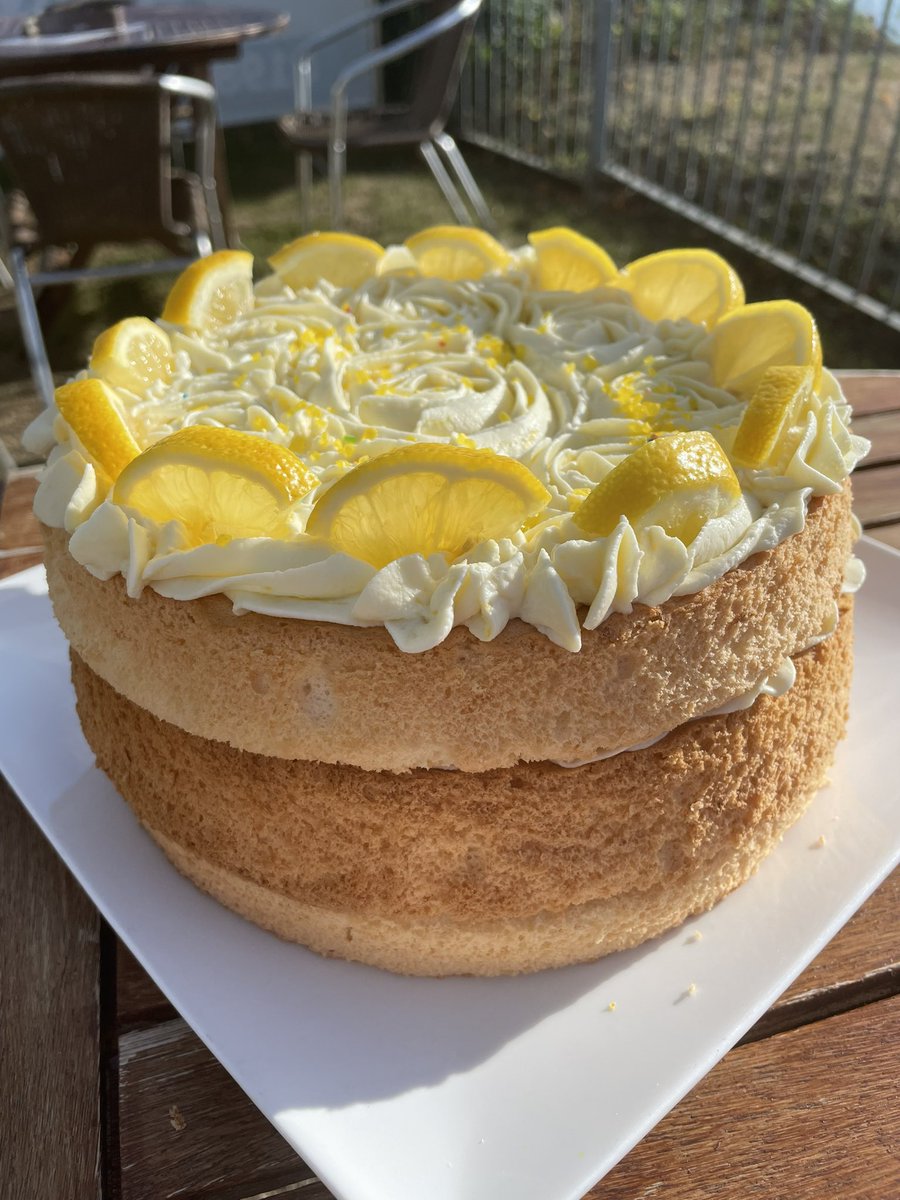 Blueberrys_cafe's tweet photo. Cakes for tomorrow are Lemon Chiffon, Boston Cream, St Clements and GF Chocolate Fudge
#blueberryscafe #cakesofinstagram #cake #iow #yummy #homemade #tasty #delicious #local #smallbusiness #cakeaway #cafewithaview #lemon #boston #chocolate #ganache https://t.co/abM5medFB1