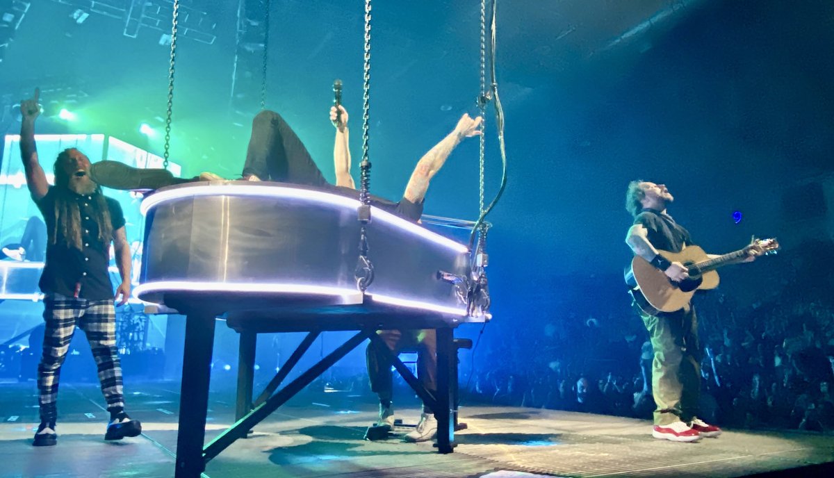 MariBeane's tweet photo. SHINEDOWN lying down on the job and still ROCKIN’ the house!!!!
⁦@Shinedown⁩ ⁦@TheBrentSmith⁩ ⁦@ZMyersOfficial⁩ ⁦@MtnHealthArena⁩ #theRevolutionsLiveTour https://t.co/tILap68yIS