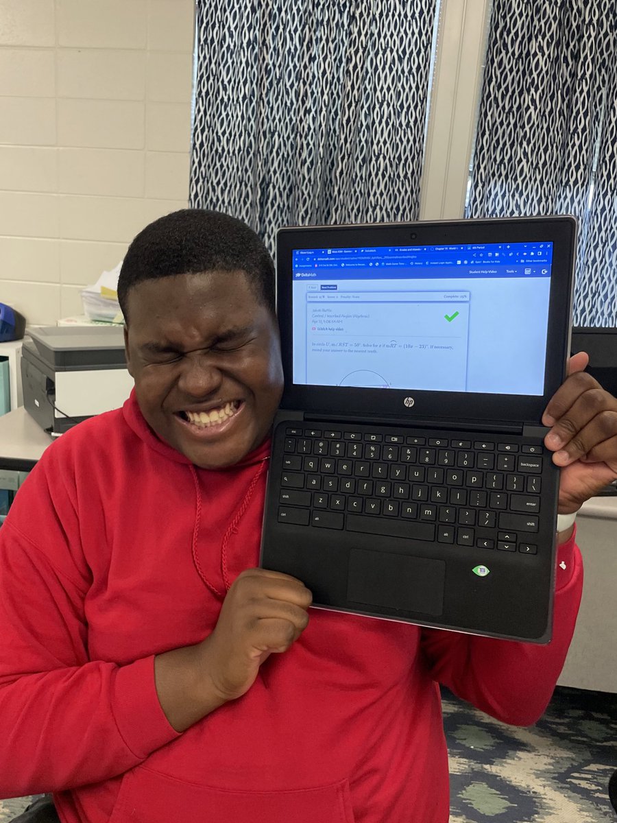 Emily Reynolds tweet media