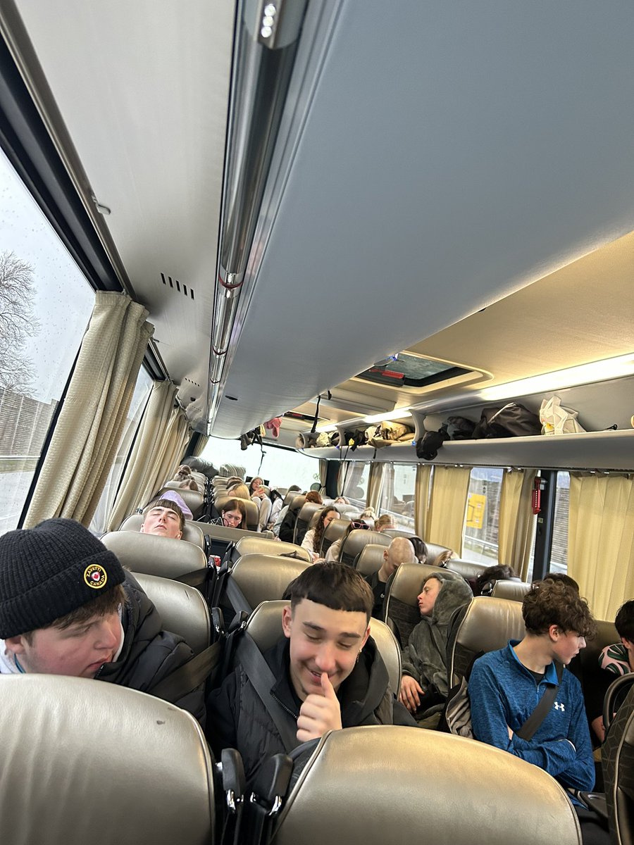 ski_morgan1's tweet photo. Last day done! 🇦🇹 Fed and watered, packed up and on the road to bonnie Scotland 🏴󠁧󠁢󠁳󠁣󠁴󠁿 Thanks Austria, you’ve been AWESOME!!! 🥳❄️🏂⛷️🏔️🏔️🗻🚍 https://t.co/FKs73q8Acv