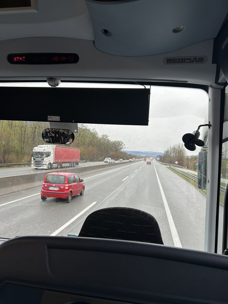 ski_morgan1's tweet photo. Last day done! 🇦🇹 Fed and watered, packed up and on the road to bonnie Scotland 🏴󠁧󠁢󠁳󠁣󠁴󠁿 Thanks Austria, you’ve been AWESOME!!! 🥳❄️🏂⛷️🏔️🏔️🗻🚍 https://t.co/FKs73q8Acv