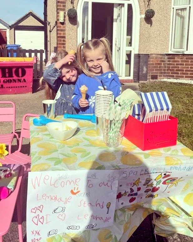 janesshoeboxes's tweet photo. These lovely pupils from @ysgolbrynhedydd ran a lemonade stall&amp; donated £10 of their takings to #northwalesshoeboxappeal  Girls your kindness&amp;generosity is overwhelming!We promise EVERY penny will be wisely spent! #supportinglinktohope #supportingourlocalcommunity #shoeboxappeal https://t.co/aqYDPsmGVU