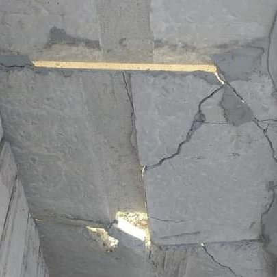 OMFA_Refugio's tweet photo. Destruyeron el refugio..  
Hace 3 dias nos llamaron vecinos para contarnos que atacaron el refugio a mazazos. Todo después que ya pasó porque en el momento "nadie escuchó nada".
Destruyeron parte de la pared nueva, arrancaron la puerta y mataron un rescatado https://t.co/pzxqKn1MCm