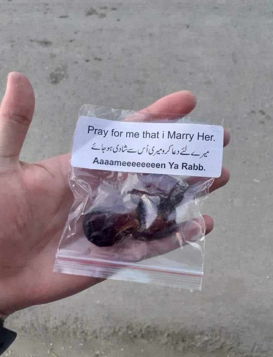 Chacha_Memes's tweet photo. Yahi last option reh gya mery dost k liye 🥺 https://t.co/TfhsM3RLOt