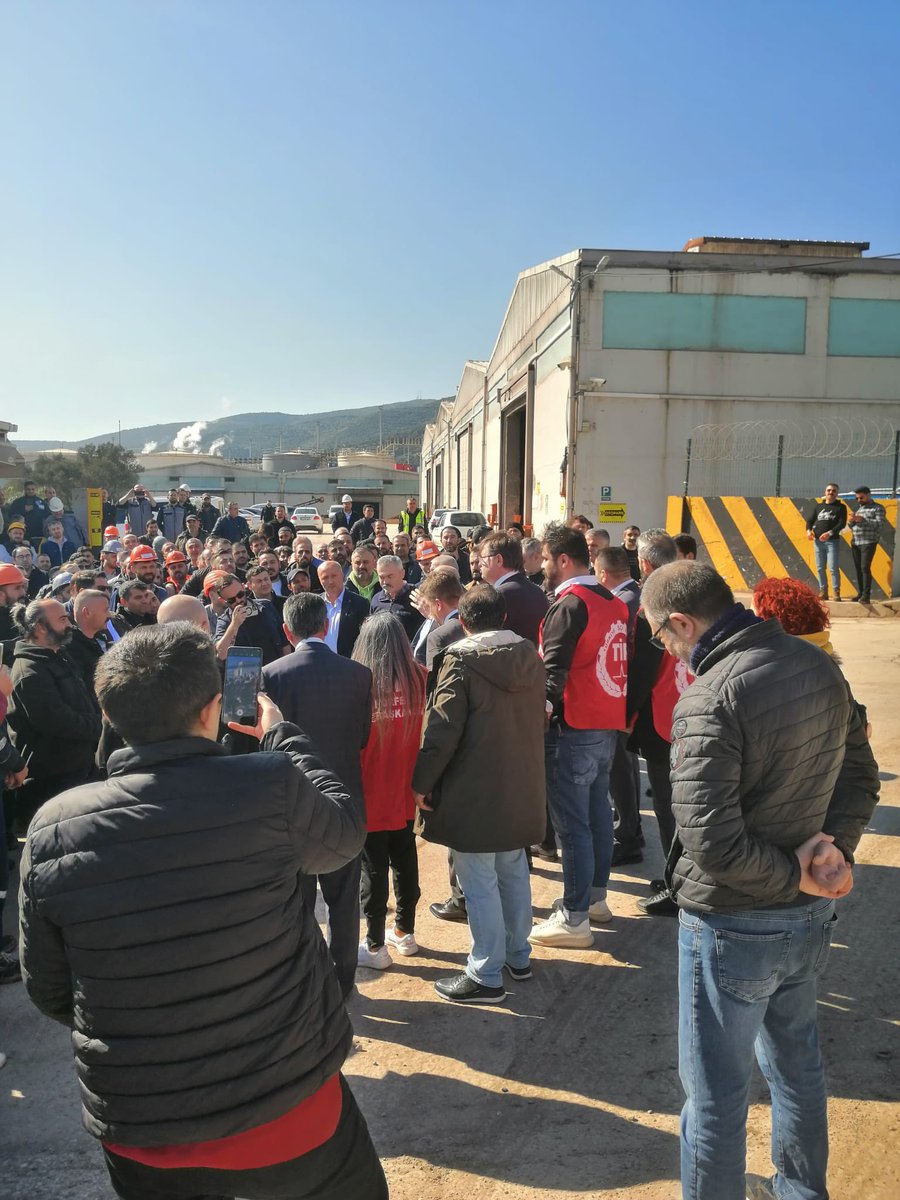 chpkorfezilce's tweet photo. İlçemizde faaliyet gösteren Gübretaş fabrikasında çalışan işçi kardeşlerimizin sesini duyurmamız lazım.
Petrol İş Sendikası’nda örgütlü olan Gübretaş işçileri insanca yaşayabilecekleri bir maaş istiyor.

#chpkörfez https://t.co/sVZ2MUIzeE