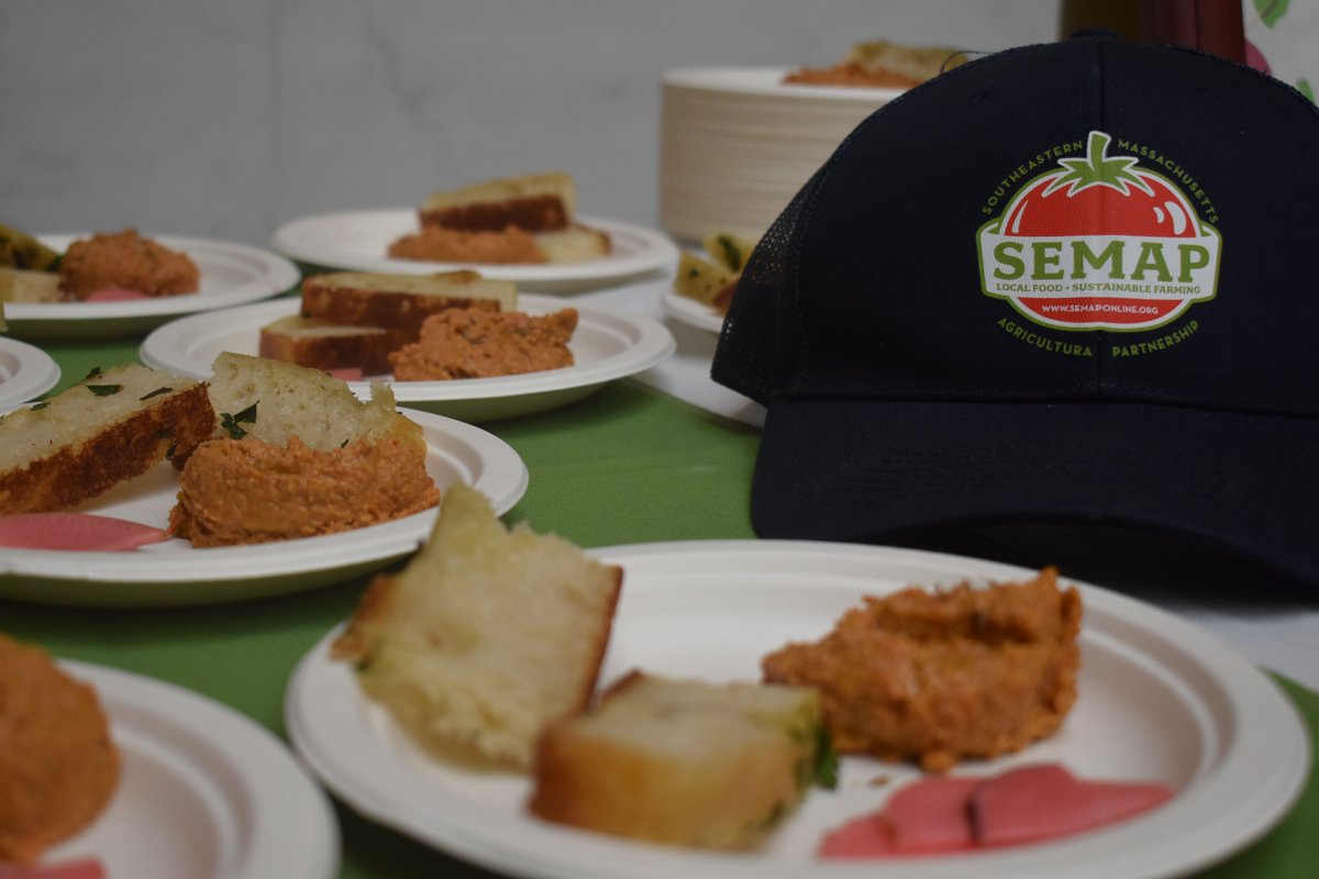 SEMAPonline's tweet photo. We had an excellent time at #MassachusettsAgricultureDay at the State House yesterday! Special thank you to @massfarmbureau and @massgrown for putting the event together, and to all of the legislators who joined us to talk about the value of local foods and farm. https://t.co/zexZ9tFbTh