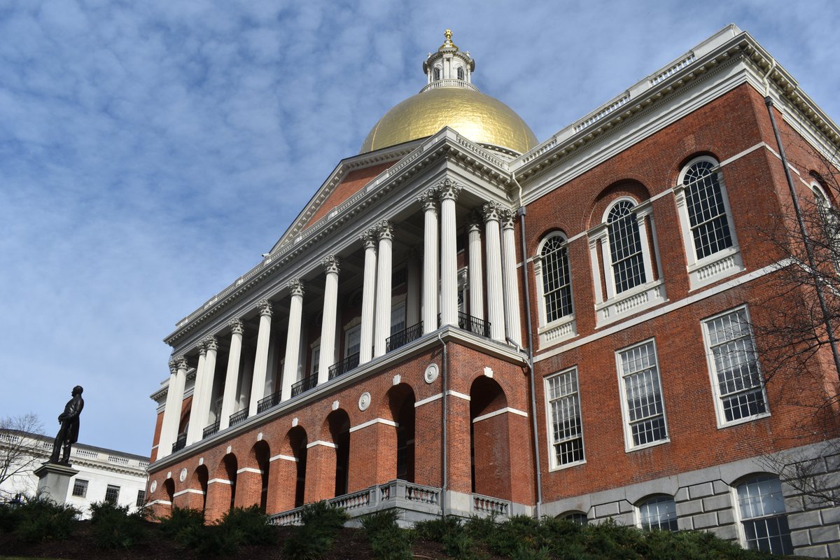SEMAPonline's tweet photo. We had an excellent time at #MassachusettsAgricultureDay at the State House yesterday! Special thank you to @massfarmbureau and @massgrown for putting the event together, and to all of the legislators who joined us to talk about the value of local foods and farm. https://t.co/zexZ9tFbTh