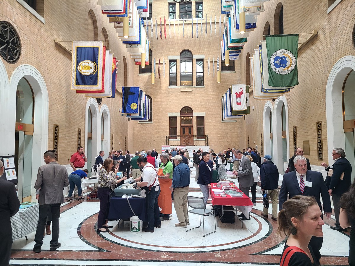 SEMAPonline's tweet photo. We had an excellent time at #MassachusettsAgricultureDay at the State House yesterday! Special thank you to @massfarmbureau and @massgrown for putting the event together, and to all of the legislators who joined us to talk about the value of local foods and farm. https://t.co/zexZ9tFbTh