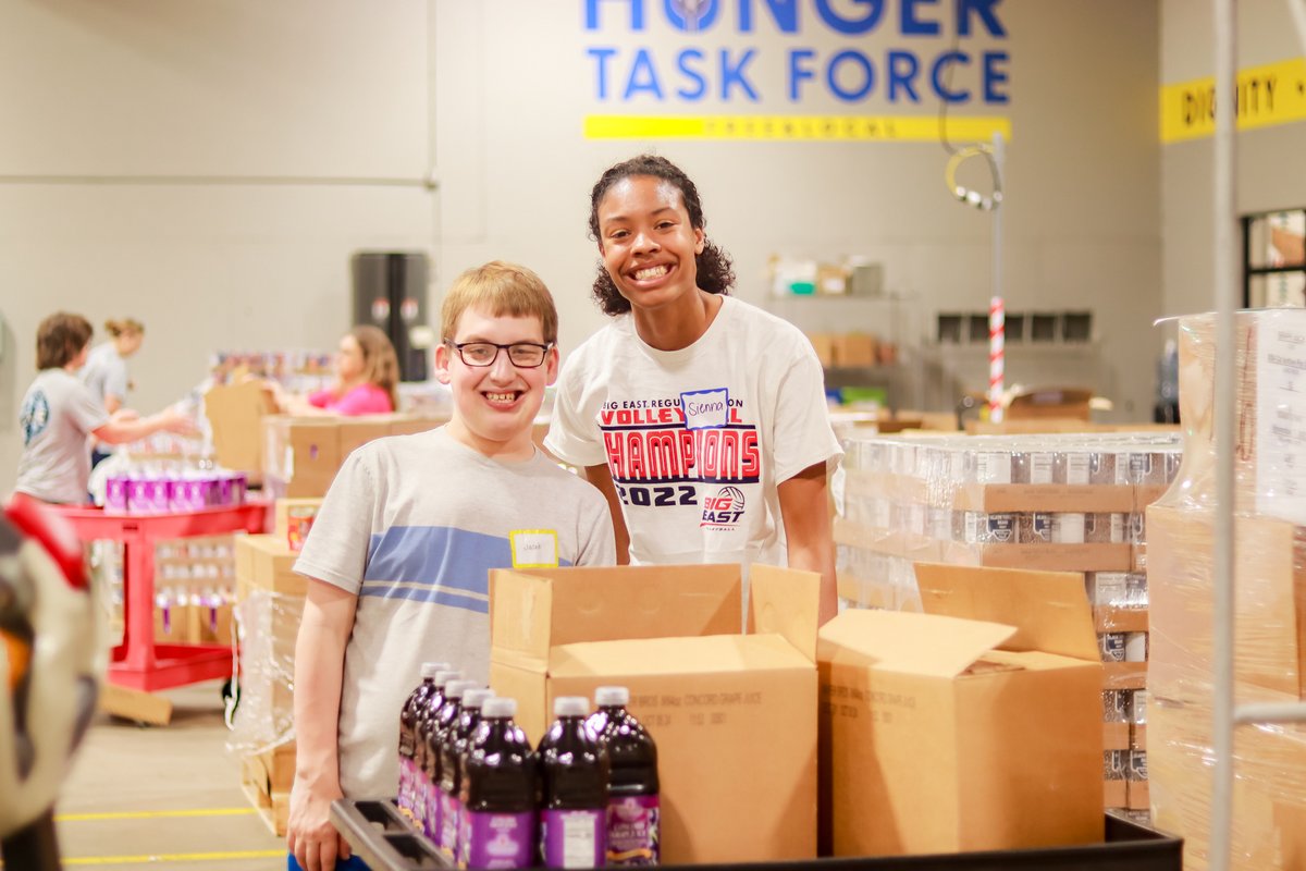 hungertaskforce's tweet photo. Bump. Set. Spike! 🏐 This week, @MarquetteVB joined volunteers from Journey 21, a WI nonprofit that provides supportive living and learning options for adults with intellectual or developmental disabilities (IDD), to build nearly 300 #Stockboxes for local seniors. #wearemarquette https://t.co/nCwJ9ezPBo
