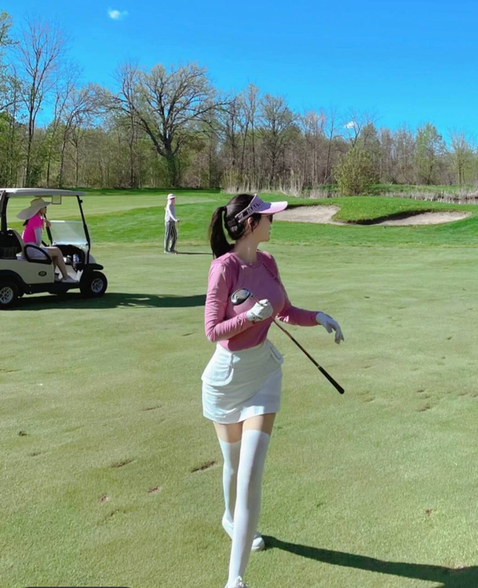 KristianWhitne2's tweet photo. Enjoying the fun of golf#americangolf @taylormade_tour #ImproveYourGame #BehindEveryGolfer #behindeverygolfer #golfphotography #golf #golfing #golfuk #everythinggolf #golftalk #golfnews #golfblog #golfequipment #golfgear #golfcompetition #golfprize #driver #golflifestyle https://t.co/AaZ909rHYF