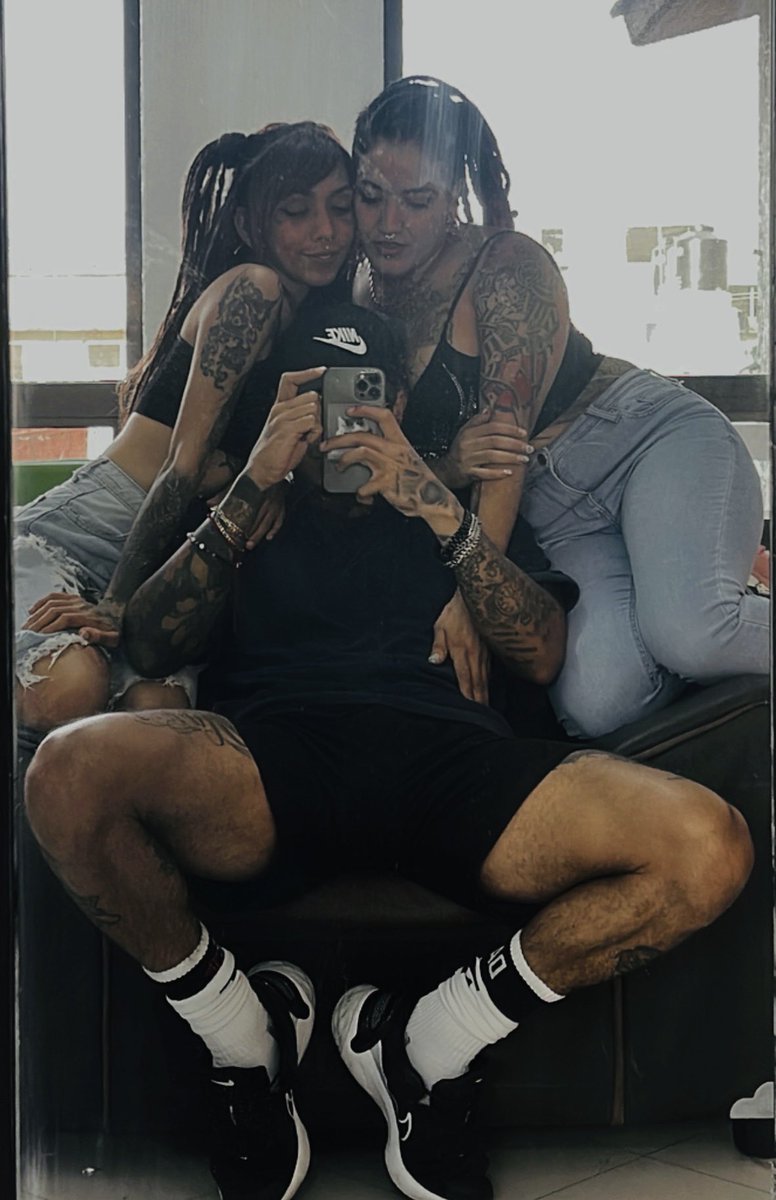 TitanRubens's tweet photo. Les gustan las escenas de tríos?😮‍💨@hellnizza y @TebasOs me comieron la verga 🍆súper rico 🥵quieres ver como me las cogi súper duro ✨🔞 https://t.co/z8UbwhJRXz 🔥 https://t.co/PkiWBacHc9