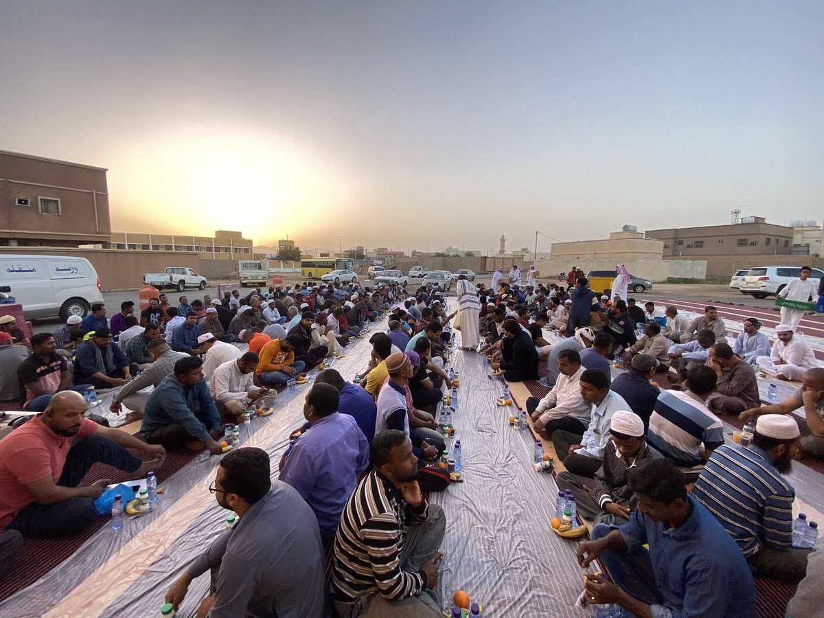 shababnbha1's tweet photo. #الثاني_والعشرون_من_رمضان 
#لجنة_شباب_محافظة_النبهانية 
تقوم بتنفيذ مشروع أفطار صائم بعنوان
(#نحن_إخوة)الموسم الثاني في جامع ابوبكر الصديق خلال شهر رمضان المبارك عام ١٤٤٤هـ
شكرا لكل الداعمين ونسأل الله أن يجعل ماقدمتم في موازين حسناتكم https://t.co/lCMzp5RQk7