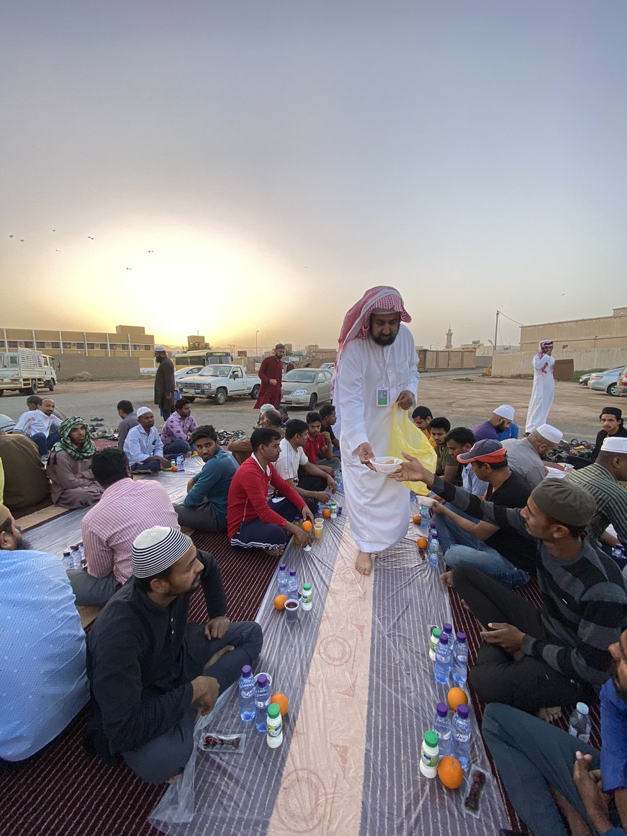 shababnbha1's tweet photo. #الثاني_والعشرون_من_رمضان 
#لجنة_شباب_محافظة_النبهانية 
تقوم بتنفيذ مشروع أفطار صائم بعنوان
(#نحن_إخوة)الموسم الثاني في جامع ابوبكر الصديق خلال شهر رمضان المبارك عام ١٤٤٤هـ
شكرا لكل الداعمين ونسأل الله أن يجعل ماقدمتم في موازين حسناتكم https://t.co/lCMzp5RQk7