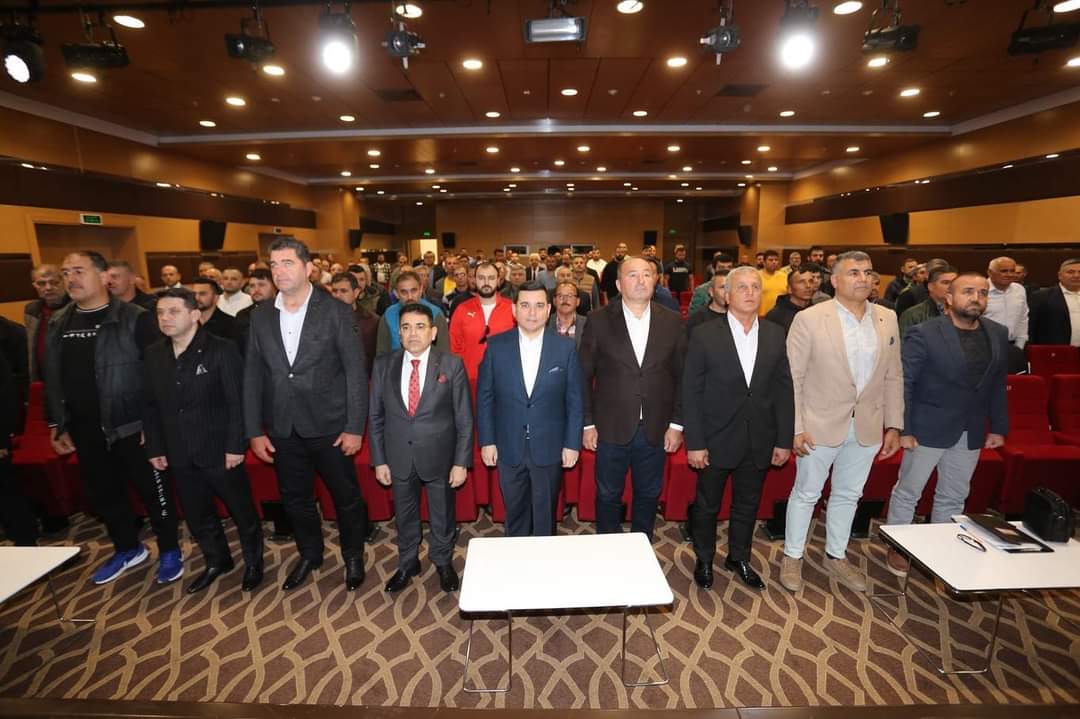 EROLKOCA1's tweet photo. Türkiye Geleneksel Güreşler Federasyonu Akdeniz Bölgesi Hakem,Cazgır Eğitim Semineri ve Antrenör,pehlivan bilgilendirme Toplantımıza Federasyon Başkanımız Sayın İbrahim Türkiş ve Kepez Belediye Başkanı Hakan Tütüncü'ün  katılım ile yaptık. @GSB_Antalya  @ibrhmturkis @YGrhan https://t.co/iF28VwbJO8