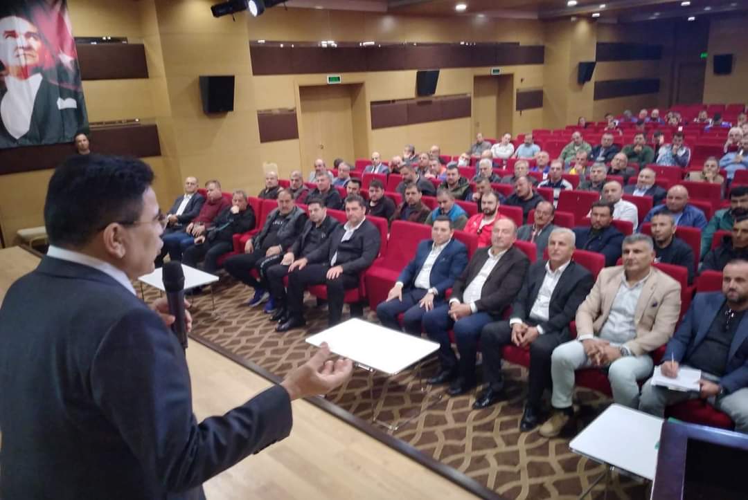 EROLKOCA1's tweet photo. Türkiye Geleneksel Güreşler Federasyonu Akdeniz Bölgesi Hakem,Cazgır Eğitim Semineri ve Antrenör,pehlivan bilgilendirme Toplantımıza Federasyon Başkanımız Sayın İbrahim Türkiş ve Kepez Belediye Başkanı Hakan Tütüncü'ün  katılım ile yaptık. @GSB_Antalya  @ibrhmturkis @YGrhan https://t.co/iF28VwbJO8