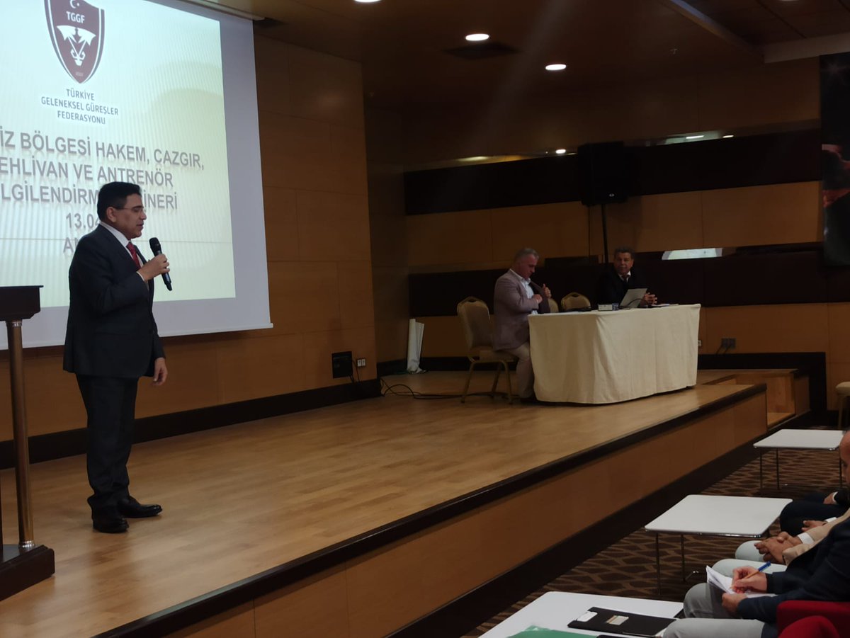 EROLKOCA1's tweet photo. Türkiye Geleneksel Güreşler Federasyonu Akdeniz Bölgesi Hakem,Cazgır Eğitim Semineri ve Antrenör,pehlivan bilgilendirme Toplantımıza Federasyon Başkanımız Sayın İbrahim Türkiş ve Kepez Belediye Başkanı Hakan Tütüncü'ün  katılım ile yaptık. @GSB_Antalya  @ibrhmturkis @YGrhan https://t.co/iF28VwbJO8
