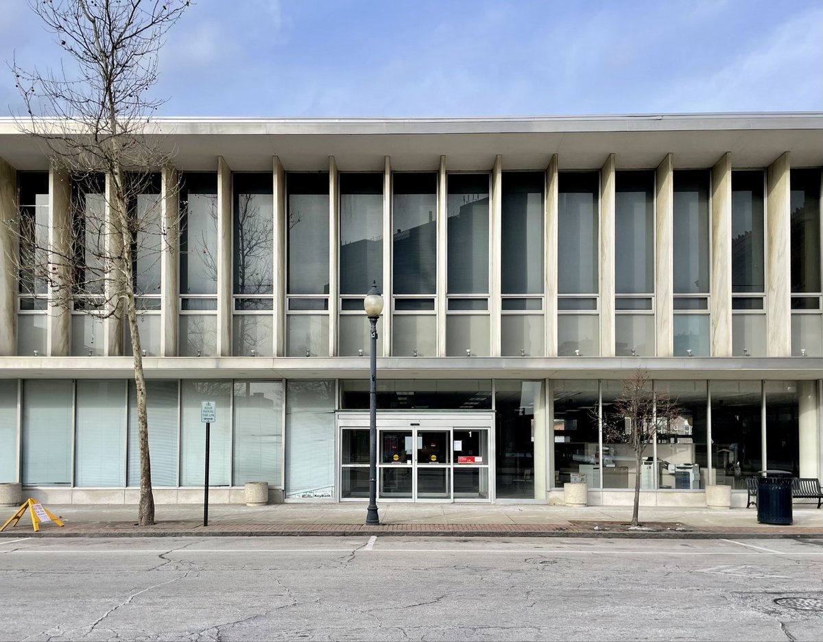 JoshLipnik's tweet photo. Midcentury Bank
Springfield, OH https://t.co/TpC9dXCYwh