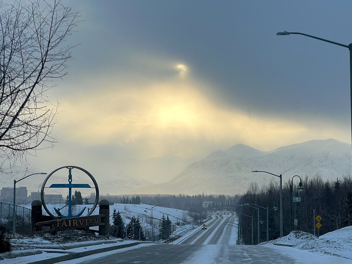 chrisbdennis's tweet photo. Beautiful view in Alaska, just wish the snow would stop. https://t.co/aJrUgUQoa0