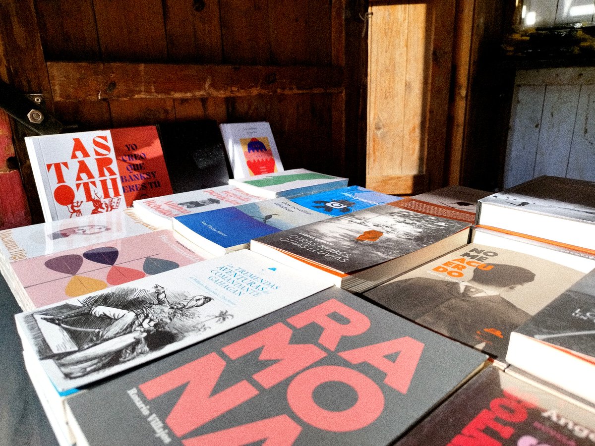 pezdeplata's tweet image. ¡Ya estamos en #León! Hasta el sábado frente a la Casa #Botines, compartiendo caseta con nuestros amigos de @MrGriffin_edit 🥳

#fee #leonesp #menoslobos #pezdeplata