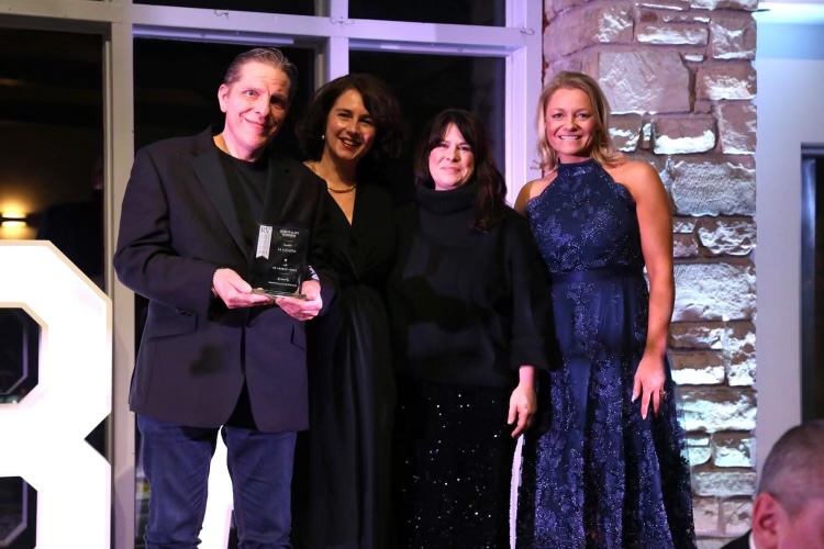 MantlePackaging's tweet photo. #TBT to the RVBA awards, which was yet again an incredible night 🍾🥂

Another huge congratulations to @LaLocanda who were the winners of our sponsored award for ‘Hospitality Business’, which Laura had the pleasure of presenting!

Already looking forward to #RVBA2024 🎉🎊 https://t.co/LTI59AVkUx