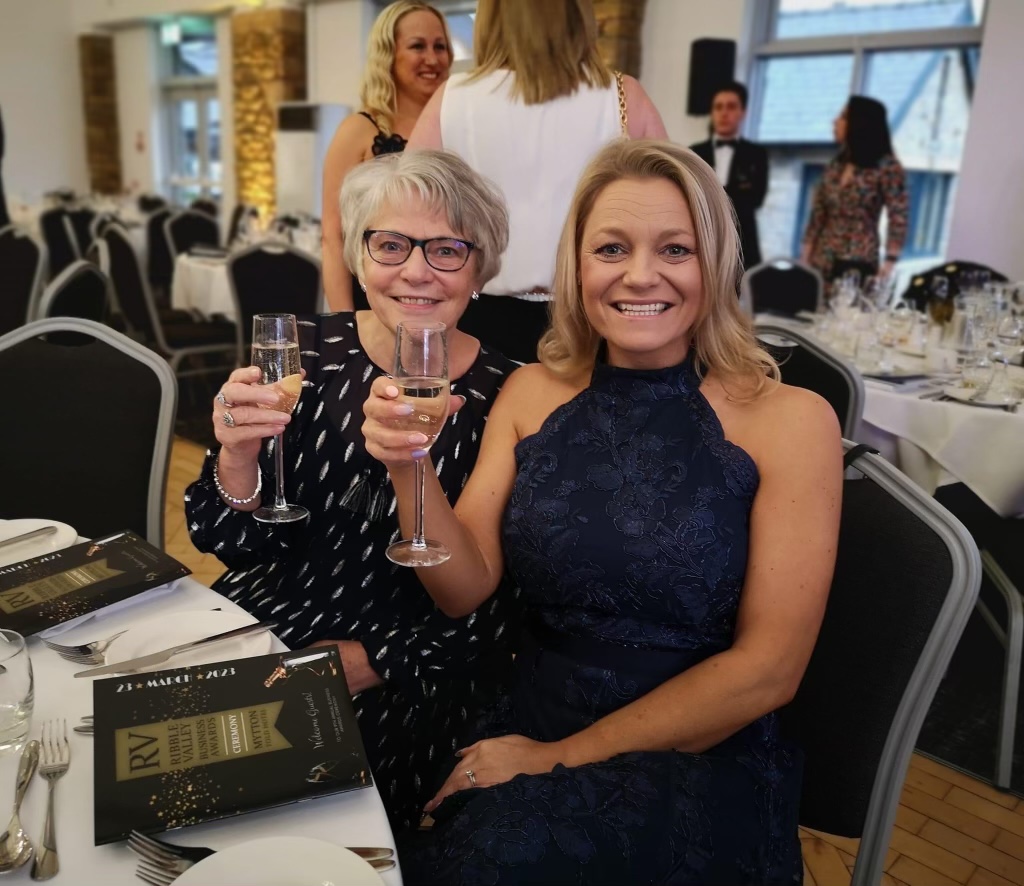 MantlePackaging's tweet photo. #TBT to the RVBA awards, which was yet again an incredible night 🍾🥂

Another huge congratulations to @LaLocanda who were the winners of our sponsored award for ‘Hospitality Business’, which Laura had the pleasure of presenting!

Already looking forward to #RVBA2024 🎉🎊 https://t.co/LTI59AVkUx
