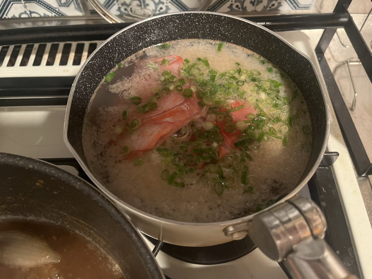 119y_y's tweet photo. 結構前に釣った金目鯛は煮付けとあら汁が最高でした
炙りも良かったな🤔 https://t.co/hFV00bnCw7