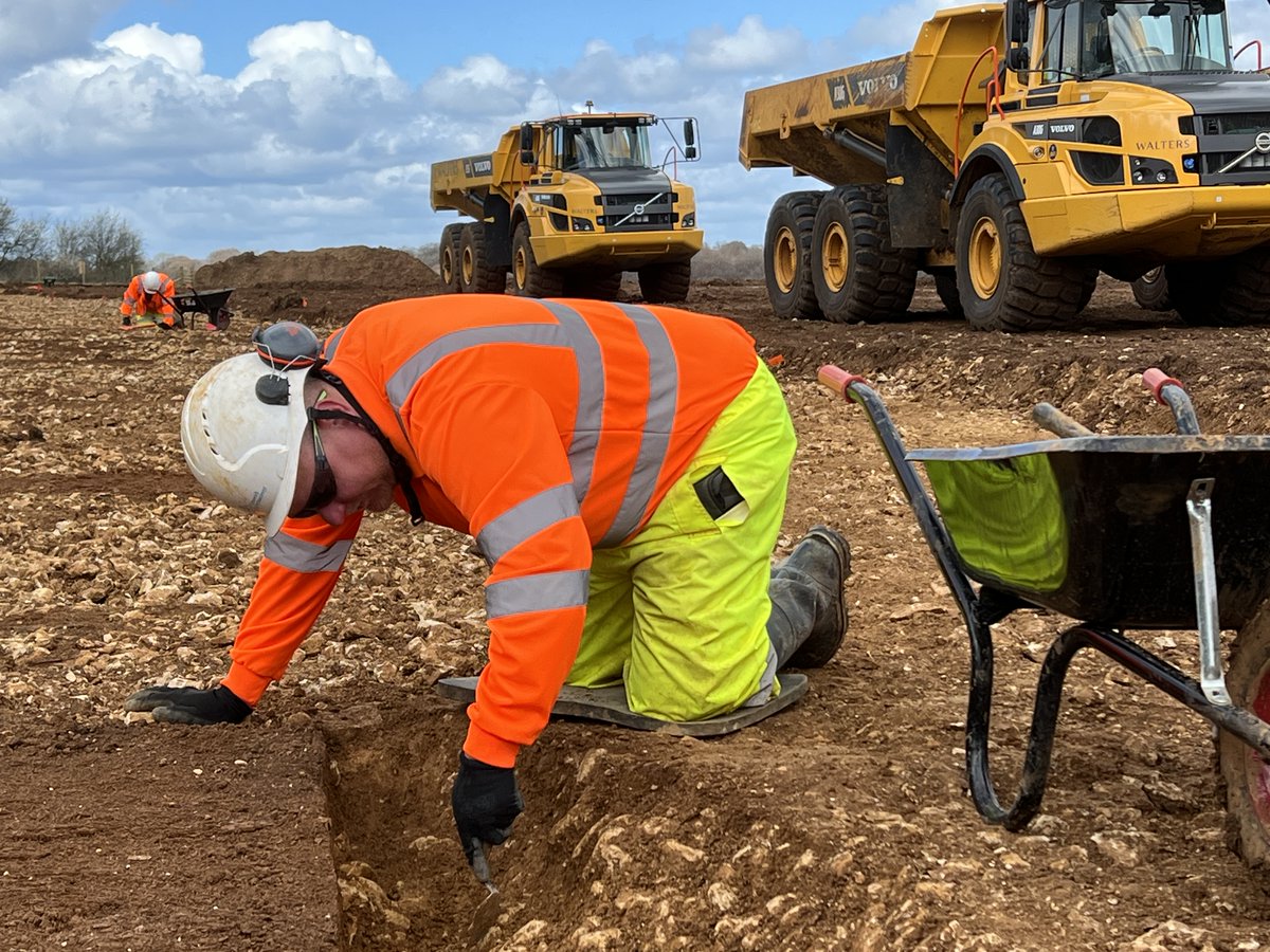 Knibbsey's tweet photo. Work is finally starting! Archaeological excavations on 33 hectares of land for the long awaited #A417MissingLink project are underway. I've been to the site to see what's been found. The road is scheduled to open fully in 2027 after decades of debate. More @bbcpointswest https://t.co/ZhEY0ib2GZ